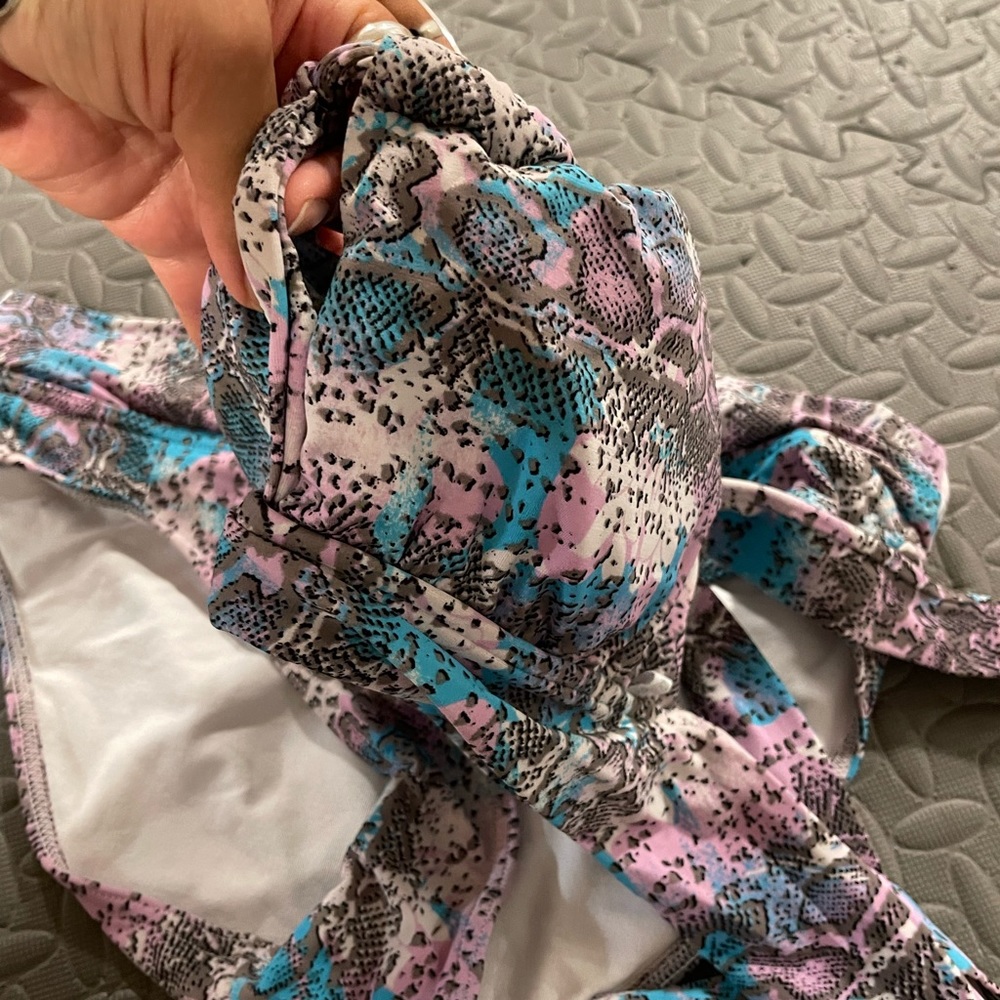 Two piece bathing suit - Picture 9 of 10